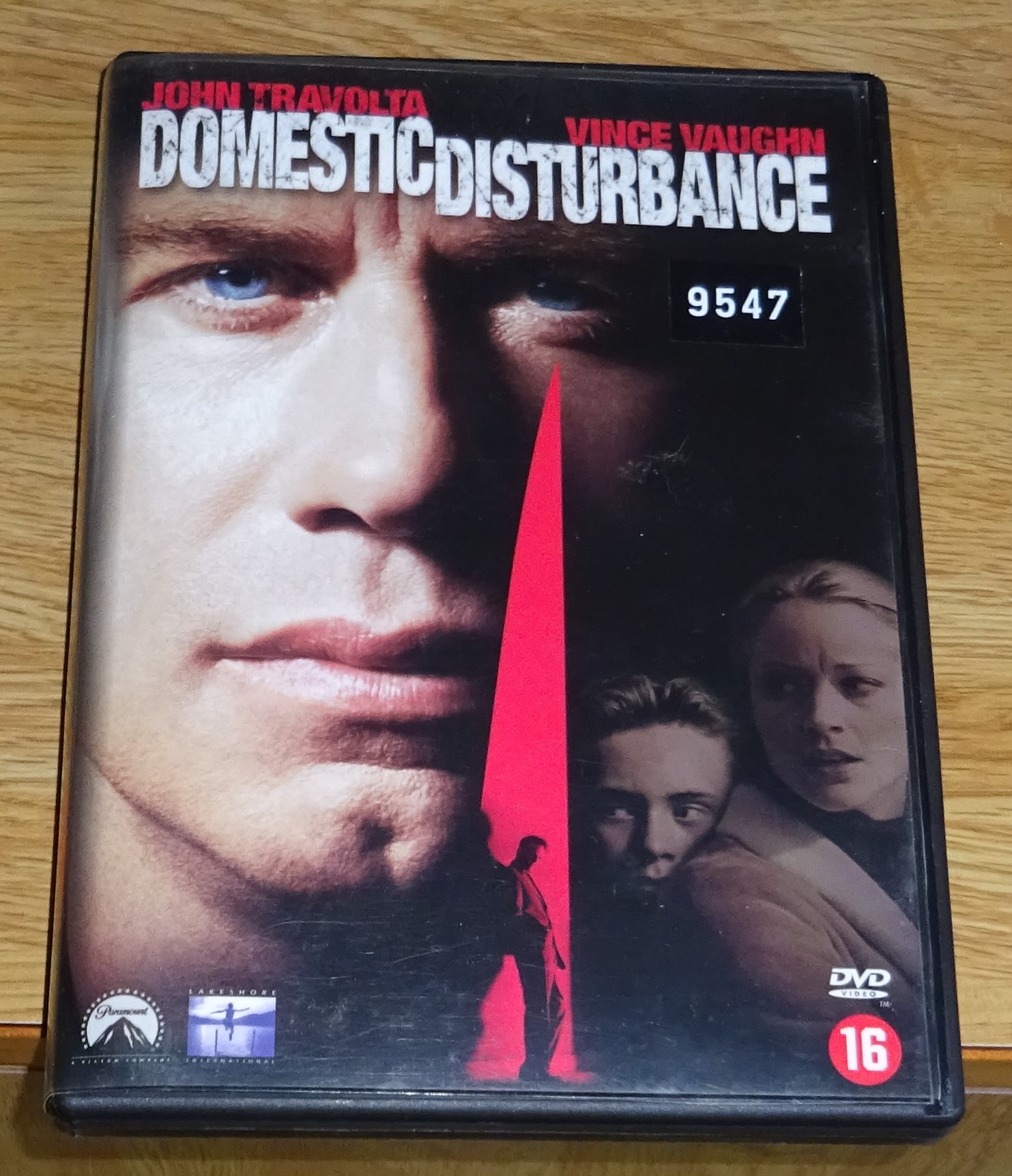 j1-dvd-domestic-disturbance-boekenwurm